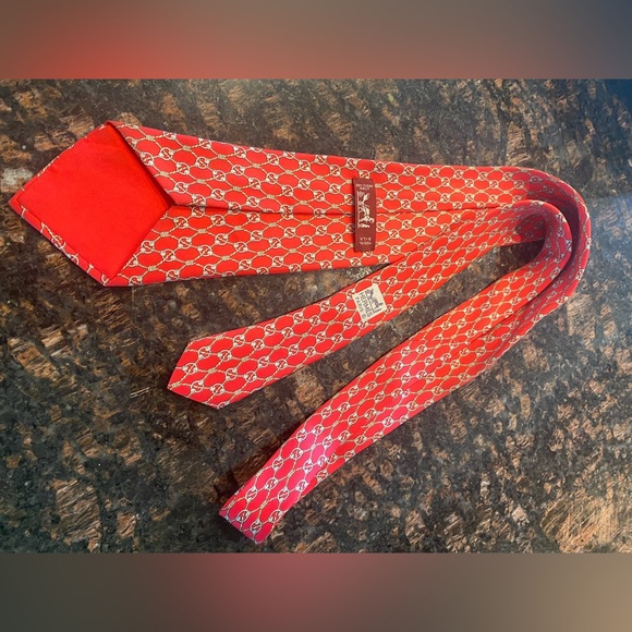 Hermes Chain Classic Pattern Red Silk Necktie - Picture 3 of 4